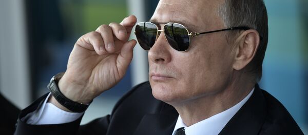 Президент РФ В. Путин посетил Международный авиасалон МАКС-2017 в подмосковном Жуковском - Sputnik Кыргызстан