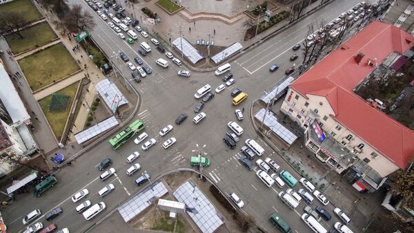 Движение транспорта в центре Бишкека. Архивное фото - Sputnik Кыргызстан