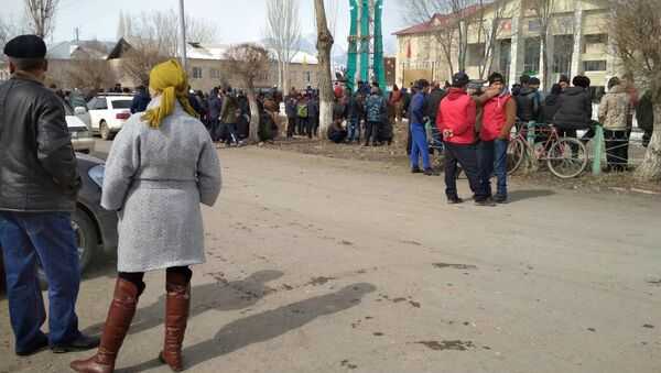 Митинг в селе Арал Тогуз-Торойского района - Sputnik Кыргызстан