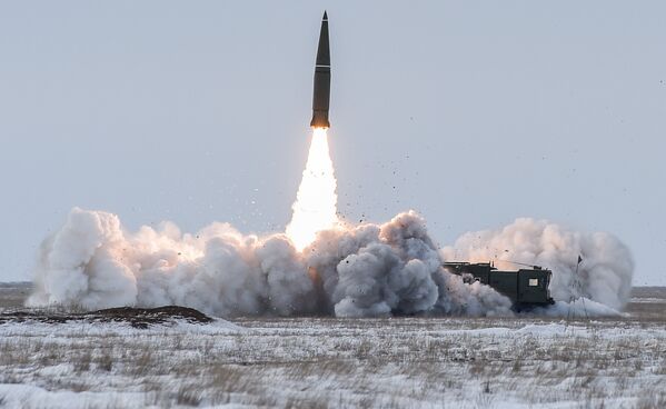 Пуск баллистической ракеты ОТРК Искандер-М с полигона Капустин Яр - Sputnik Кыргызстан
