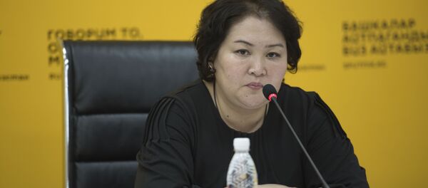 Директор Республиканского центра иммунопрофилактики при Министерстве здравоохранения КР Гульбара Ишенапысова - Sputnik Кыргызстан