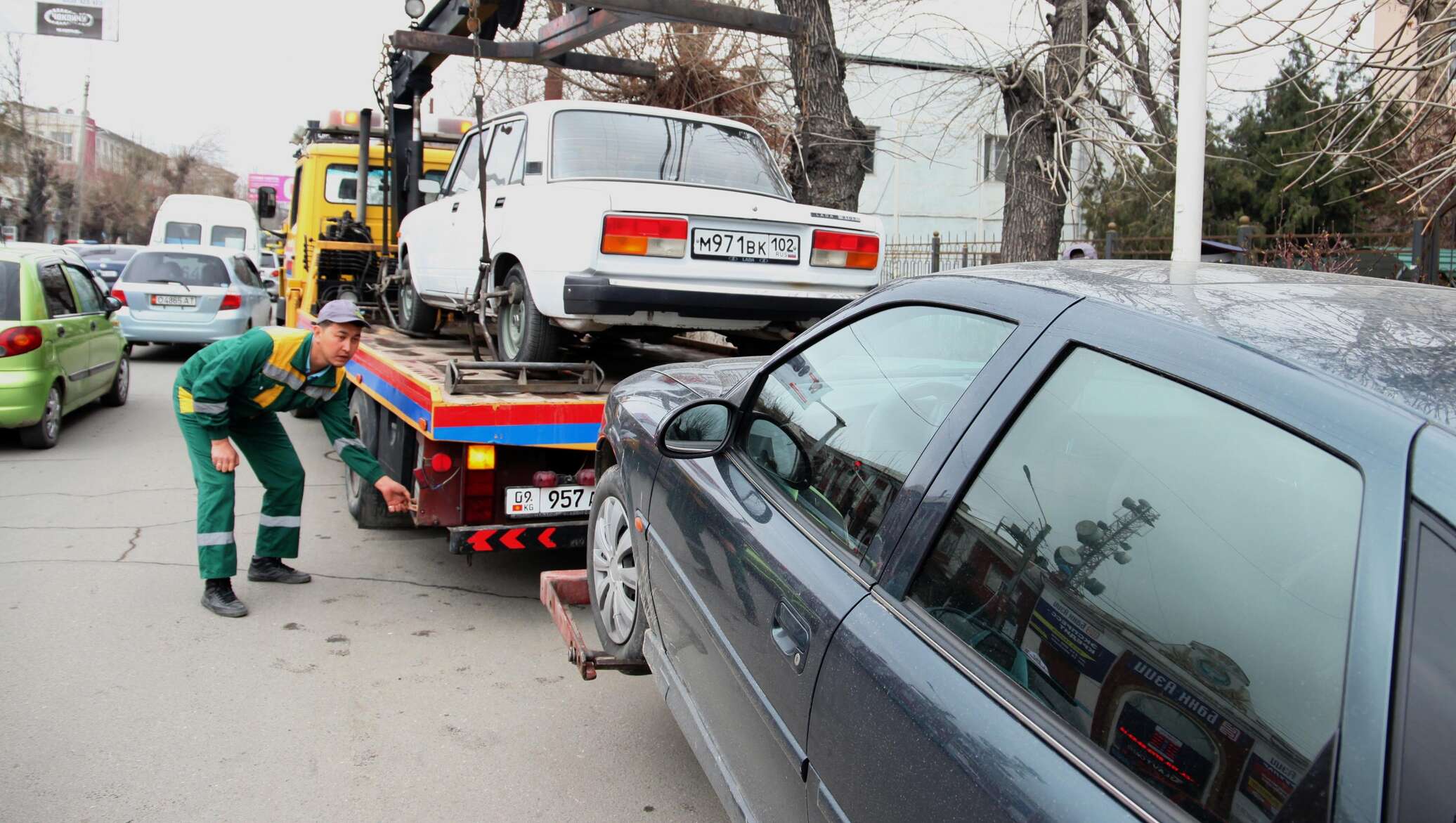 За что могут эвакуировать ваше авто — МВД хочет ужесточить правила -  28.06.2018, Sputnik Кыргызстан