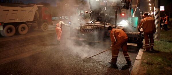 Ремонт дорожного полотна в Москве - Sputnik Кыргызстан