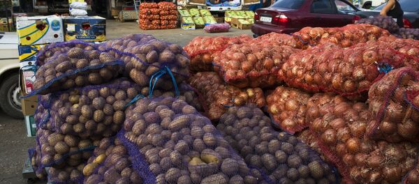 Оптово-розничный рынок Привоз в Симферополе - Sputnik Кыргызстан