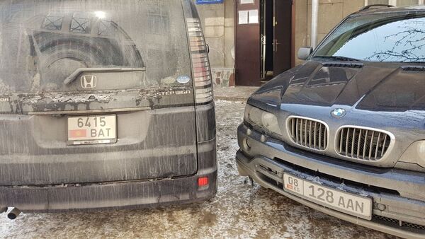 Неправильная парковка автомобилей в Бишкеке - Sputnik Кыргызстан