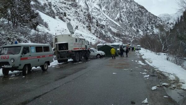 Сход лавины в ущелье Чычкан на автодороге Бишкек — Ош - Sputnik Кыргызстан