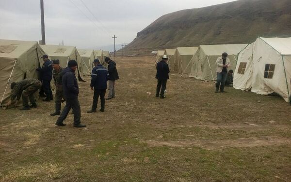 Ош облусу боюнча жер көчкү түшүү коркунучу жогору аймактарда жашаган 627 үй-бүлө убактылуу жайга көчкөн - Sputnik Кыргызстан