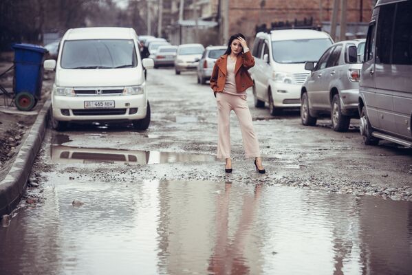 Проект модели в грязи —  подборка самых грязных районов столицы - Sputnik Кыргызстан