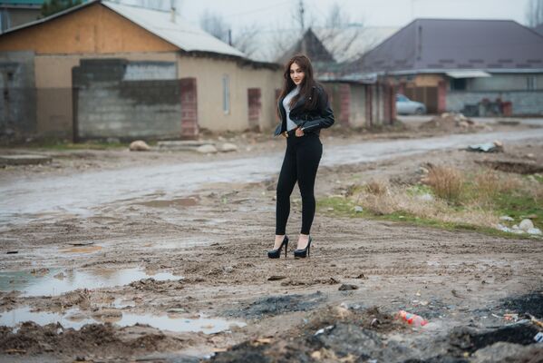 Проект модели в грязи —  подборка самых грязных районов столицы - Sputnik Кыргызстан