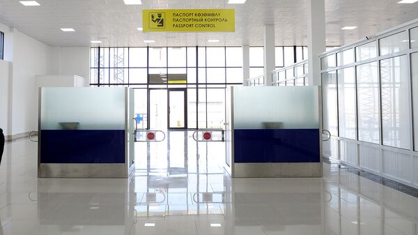 Паспортный контроль в аэропорту. Архивное фото - Sputnik Кыргызстан