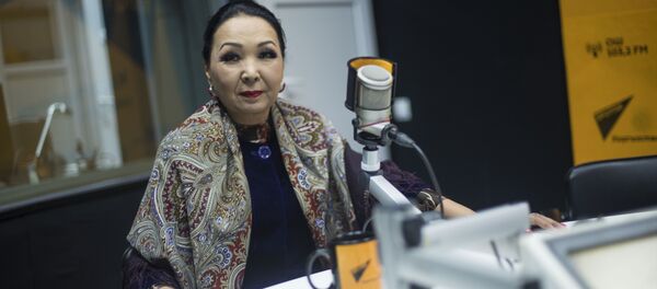 Народная артистка Кыргызстана Саламат Садыкова Народная артистка Кыргызстана Саламат Садыкова - Sputnik Кыргызстан