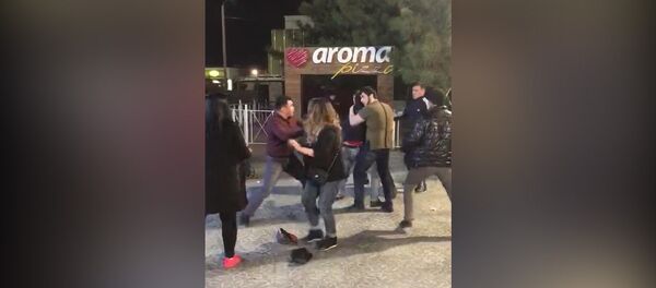 Массовую драку в Бишкеке сняли на видео, милиция выясняет обстоятельства - Sputnik Кыргызстан