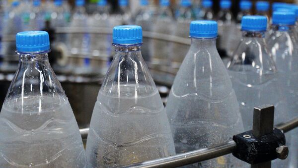 Бутылка с водой. Архив - Sputnik Кыргызстан
