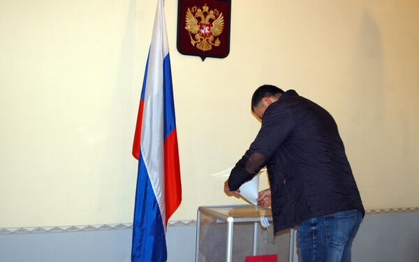 Всего в Кыргызстане открыто шесть избирательных участков, один из которых находится в Ош. Выборы начались в 8.00 и завершатся в 20.00. - Sputnik Кыргызстан
