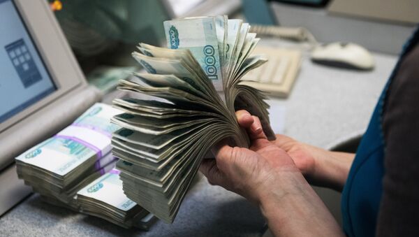 Пачка банкнот номиналом 1000 рублей. Архивное фото - Sputnik Кыргызстан