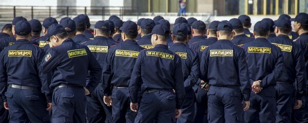 Гарнизонный развод-инструктаж столичной милиции на площади Ала-Тоо - Sputnik Кыргызстан