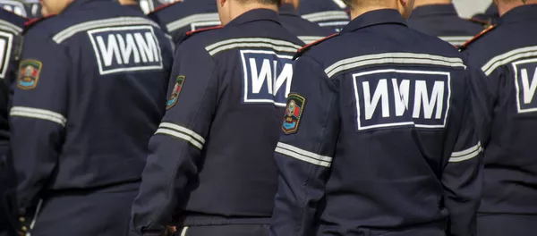 Гарнизонный развод-инструктаж столичной милиции на площади Ала-Тоо Гарнизонный развод-инструктаж столичной милиции на площади Ала-Тоо - Sputnik Кыргызстан