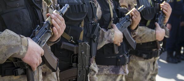 Гарнизонный развод-инструктаж столичной милиции на площади Ала-Тоо - Sputnik Кыргызстан