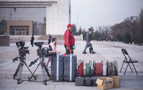 Подготовка к празднованию Нооруза на площади Ала-Тоо в Бишкеке - Sputnik Кыргызстан