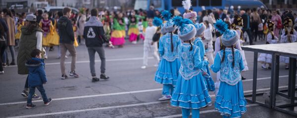 Празднование Нооруза на площади Ала-Тоо в Бишкеке. Архивное фото - Sputnik Кыргызстан