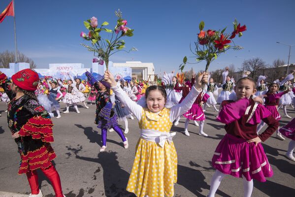 Праздничный концерт в честь Нооруза на площади Ала-Тоо в Бишкеке - Sputnik Кыргызстан