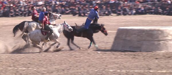 Булкунган буудандар, тайказанга ыргыган улакчылар. Көк бөрү финалынан видео - Sputnik Кыргызстан