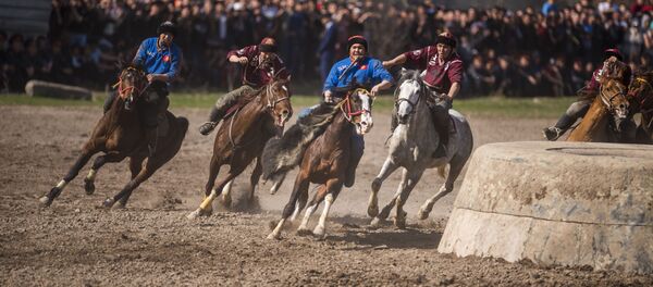 Национальная игра Кок бору. Архивное фото - Sputnik Кыргызстан