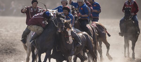 Кыргызская национальная игра кок-бору. Архивное фото - Sputnik Кыргызстан
