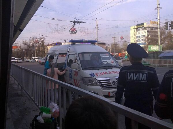 Перепалка женщин в маршрутном такси в Бишкеке Перепалка женщин в маршрутном такси в Бишкеке - Sputnik Кыргызстан