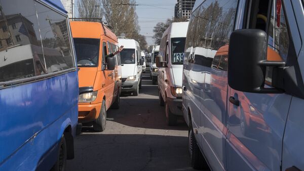 Маршрутки на одной и улиц Бишкека. Архивное фото - Sputnik Кыргызстан