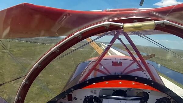 Пилот чудом запустил двигатель самолета за секунду до крушения — видео - Sputnik Кыргызстан