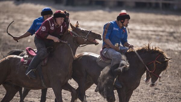 Национальная конно-спортивная игра Кок бору. Архивное фото - Sputnik Кыргызстан