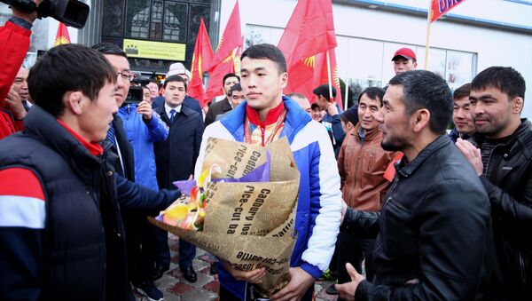 Встреча чемпиона Азии по греко-римской борьбе Акжола Махмудова в Оше - Sputnik Кыргызстан