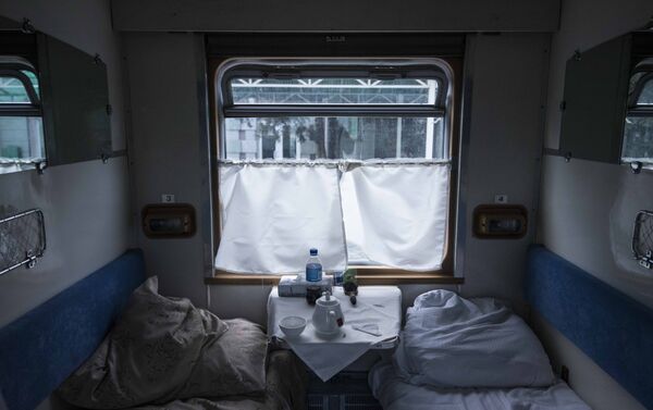 В составе поезда 7 вагонов-купе, 3 плацкарта и вагон-ресторан. - Sputnik Кыргызстан