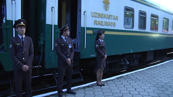 Узбекистанцы в Кыргызстане: видео прибытия поезда Ташкент — Бишкек - Sputnik Кыргызстан