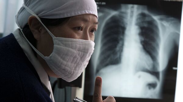 Врач больницы, которая специализируется на лечении туберкулеза. Архивное фото - Sputnik Кыргызстан