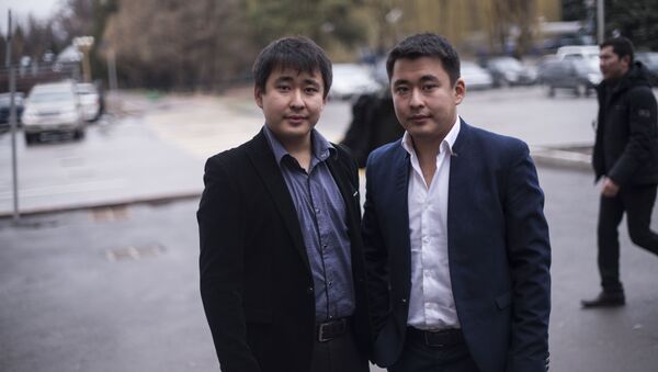 Близнецы Асан (справа) и Усон Жумабековы - Sputnik Кыргызстан