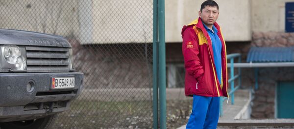 Пауэрлифтинг боюнча КРдин бир нече жолку чемпиону, Дүйнө кубогунун ээси жана 2016-жылы Рио-де-Жанейро шаарында өткөн Паралимпиада оюндарындарынын катышуучусу Эсен Калиев - Sputnik Кыргызстан