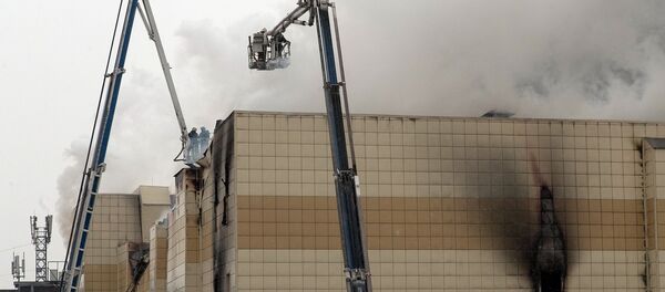 Пожар в торговом центре Зимняя вишня в Кемерово - Sputnik Кыргызстан