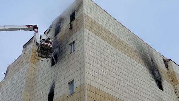 Пожар в торговом центре Зимняя вишня в Кемерово - Sputnik Кыргызстан