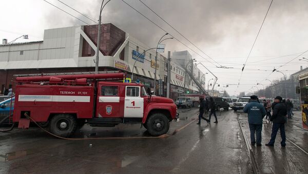 Пожар в торговом центре Зимняя вишня в Кемерово - Sputnik Кыргызстан