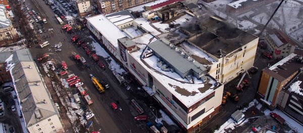 Здание торгового центра Зимняя вишня в Кемерово, где произошел пожар - Sputnik Кыргызстан