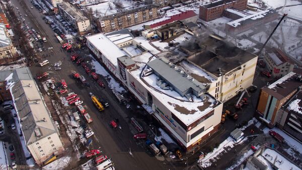 Здание торгового центра Зимняя вишня в Кемерово, где произошел пожар - Sputnik Кыргызстан