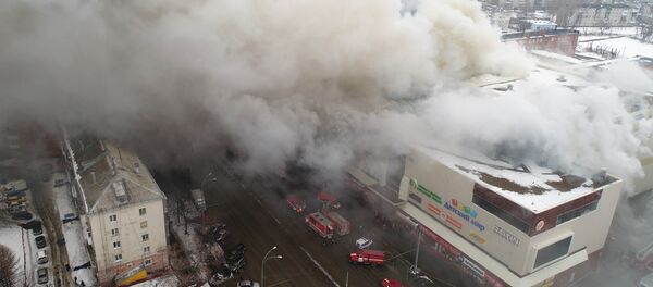 Пожар в торговом центре Зимняя вишня в Кемерово - Sputnik Кыргызстан