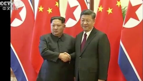 Түндүк Корея лидеринин Пекинде Си Цзиньпин менен жолугушуу учурунда - Sputnik Кыргызстан