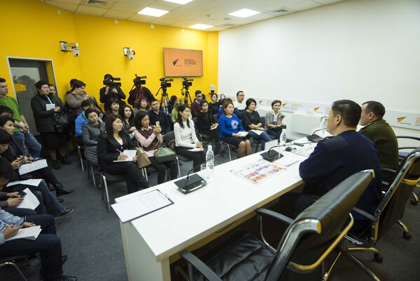 28 марта в мультимедийном пресс-центре Sputnik Кыргызстан состоялась встреча сотрудников МЧС и преподавателей школ Бишкека - Sputnik Кыргызстан