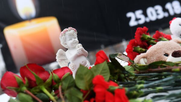 Акции в память о погибших при пожаре в ТЦ Зимняя вишня - Sputnik Кыргызстан