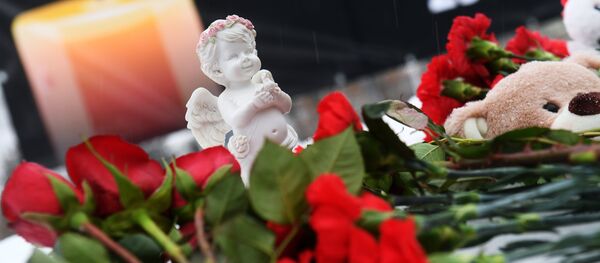 Акции в память о погибших при пожаре в ТЦ Зимняя вишня - Sputnik Кыргызстан