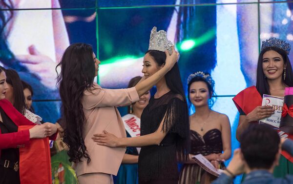 Студентка 3-курса КГНУ Сезим Асранкул кызы стала победительницей конкурса красоты Мисс Бишкек — 2018 - Sputnik Кыргызстан