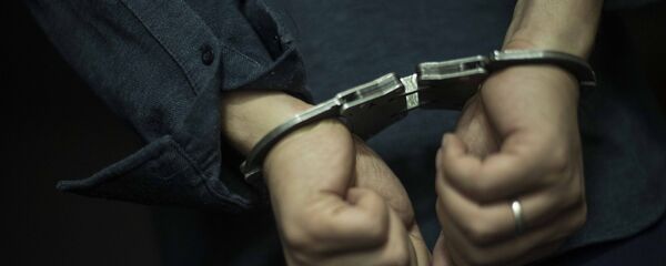 Мужчина в наручниках. Иллюстративное фото - Sputnik Кыргызстан